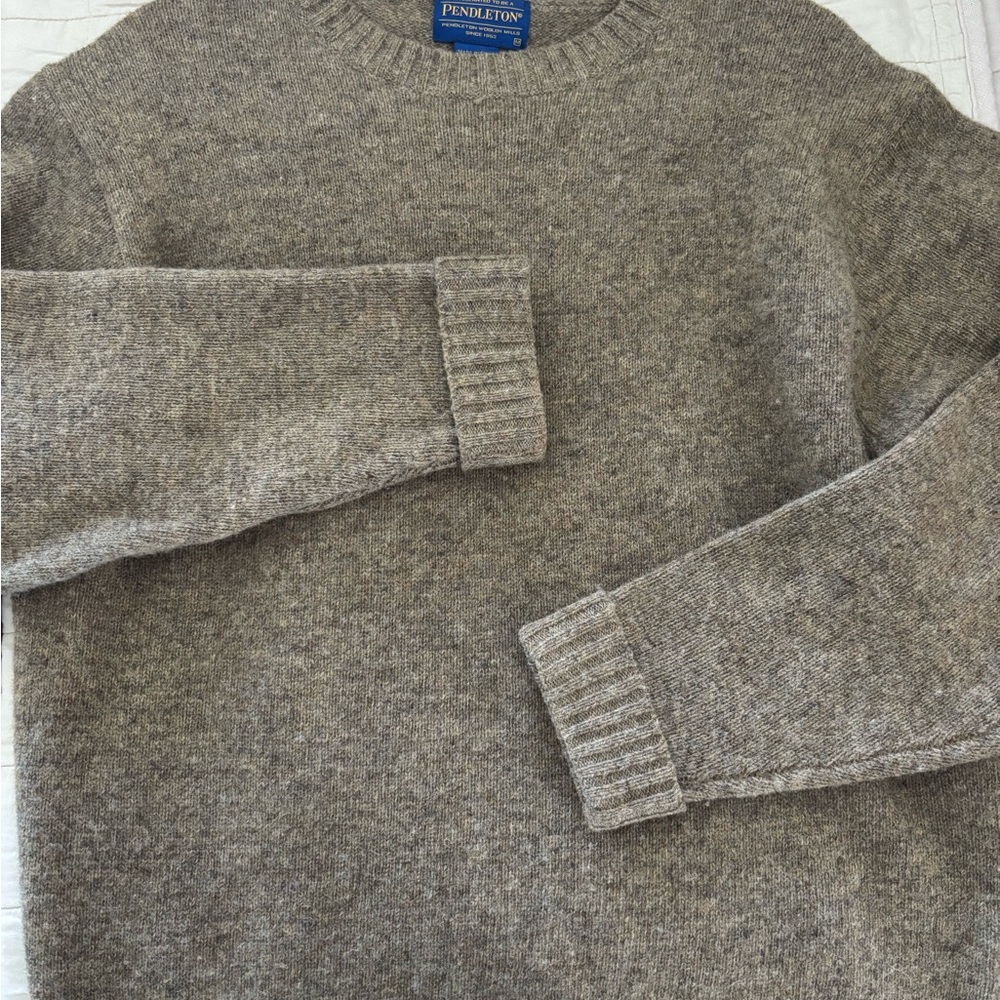 Pendleton Gray Crewneck Sweater with Soft Texture and Ribbed Cuffs